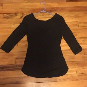 Black, quarter length sleeve top